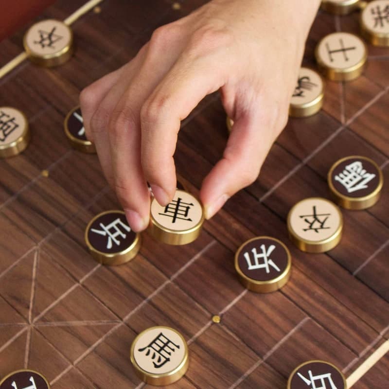 Chiếm lĩnh trung tâm bàn cờ sớm giúp bạn dễ di chuyển quân
