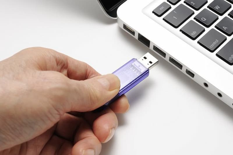 Nếu xảy ra tình trạng máy tính không nhận USB, hãy kiểm tra cổng kết nối